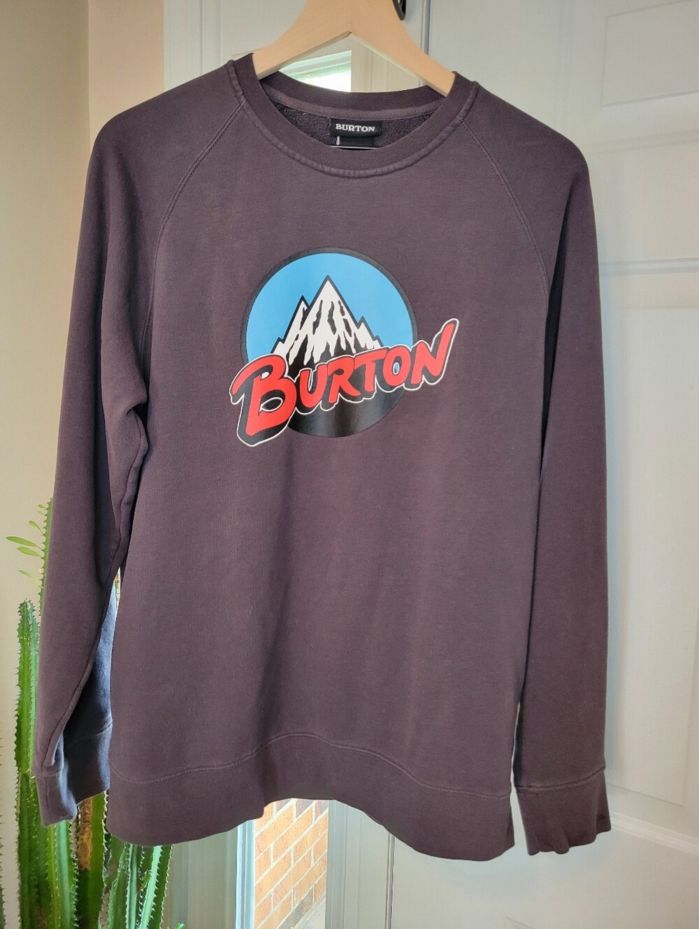 Burton Mens Retro Mountain Charcoal Grey Crew Sweatshirt, Size Mens Medium